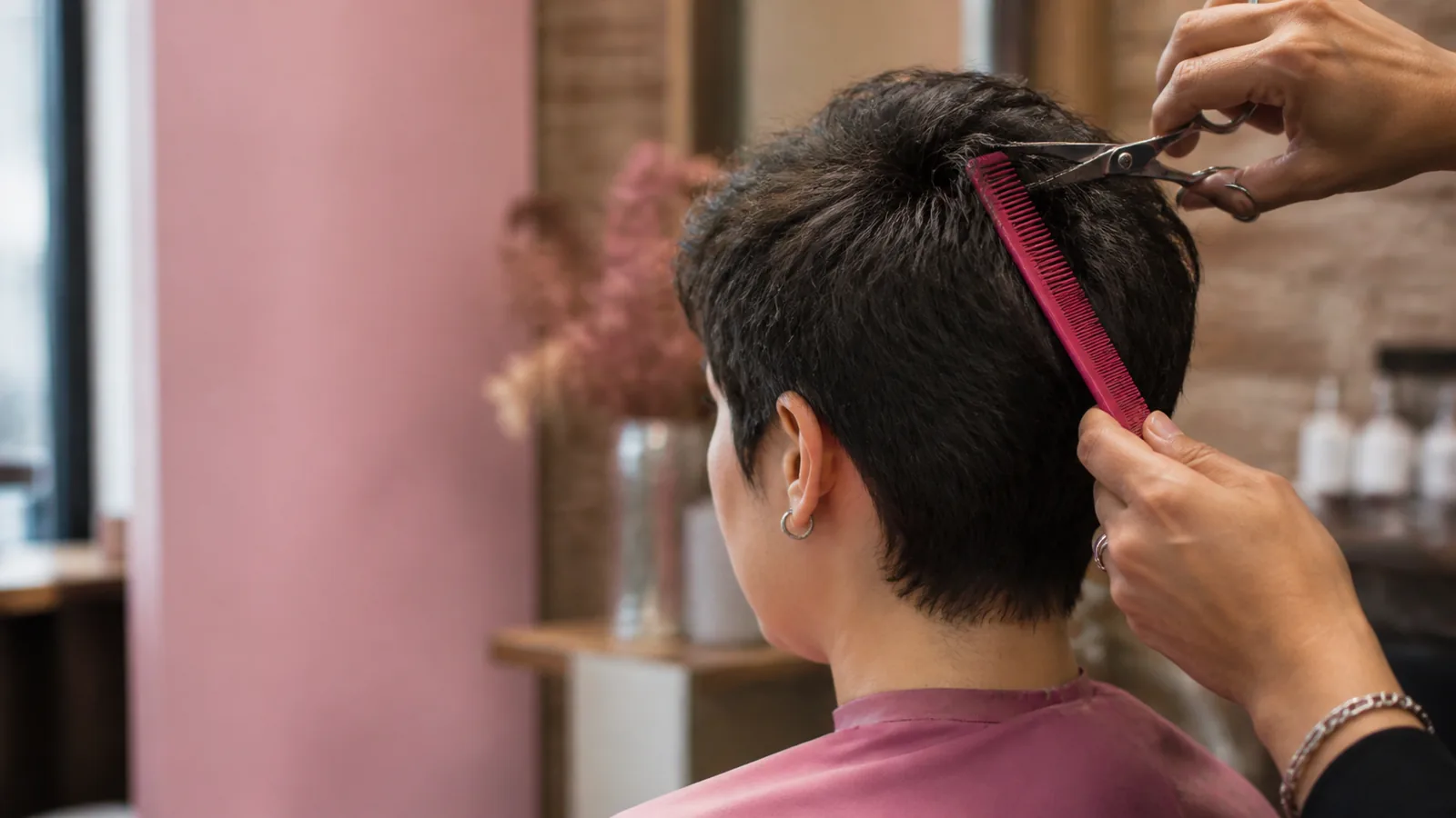 découvrez la coupe pixie : une coiffure courte, moderne et féminine. définition, histoire et conseils pour adopter ce style emblématique.
