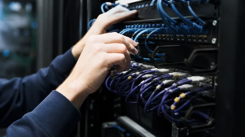 découvrez ce qu'est l'infrastructure réseau, sa définition et son importance dans le domaine des technologies de l'information. apprenez comment elle permet la connexion et la communication entre différents appareils et systèmes.